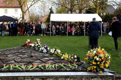 Gedenkfeier für die Opfer der SS-Gewalt in Wewelsburg 1939-1945